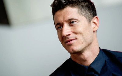 悦盈体育独家-乌兹别克斯坦队前锋荣膺亚洲足球先生