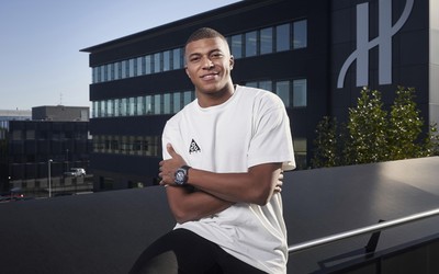 悦盈体育热评-萨利巴客串中锋争顶制造混乱